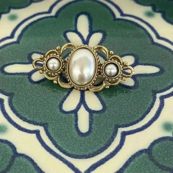 Vintage Victorian Faux Pearl Brooch - Picture 2 of 5